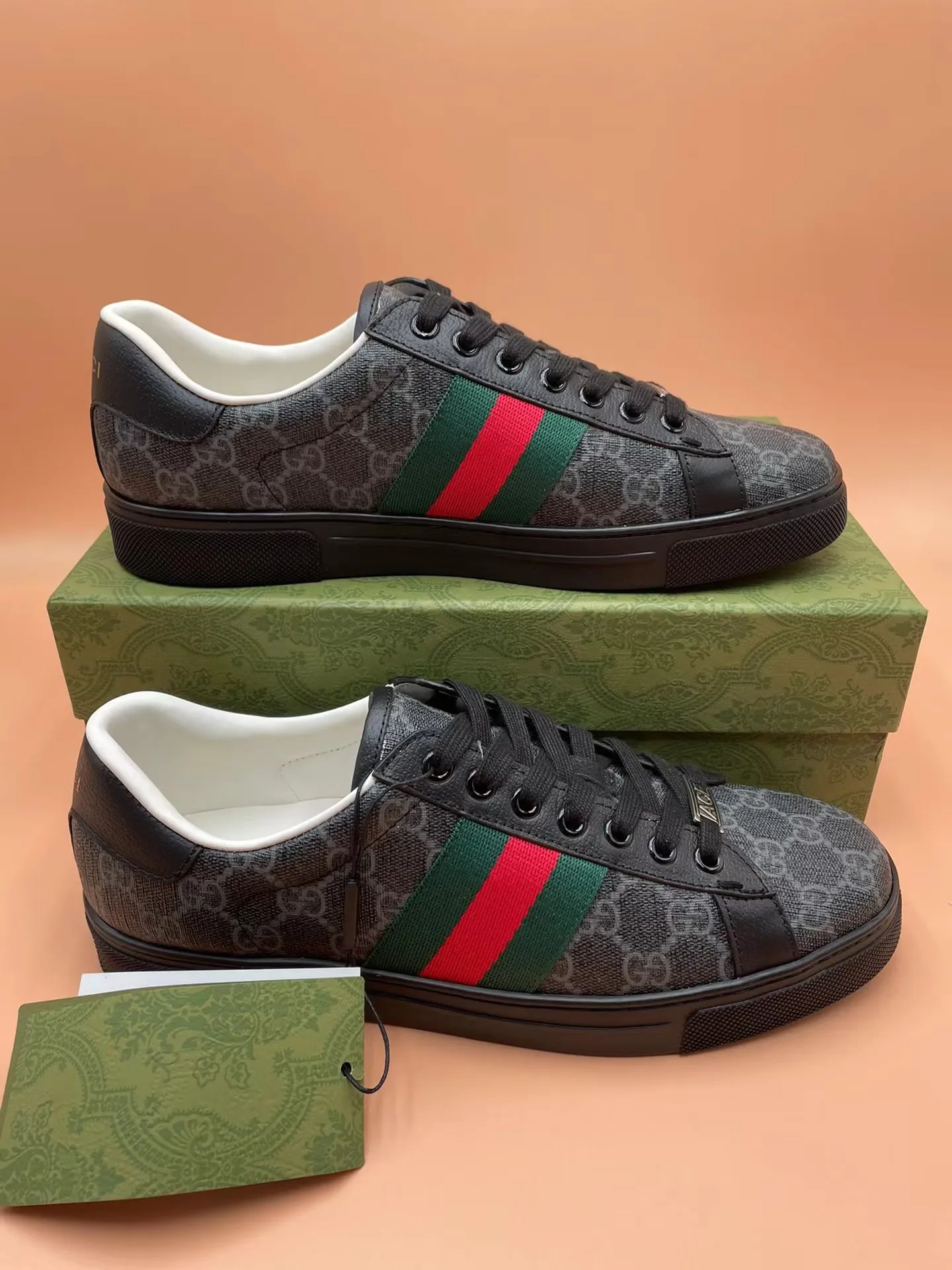 Men's Men's Shoes Men's Men's 💰380 new men's shoes GUCCI [Lightning] latest shoes shipped. Original quality, fashionable, made of special materials, sheepskin lining, brand new packaging. The foot feels super comfortable and the workmanship is impeccable. Size: 38-45